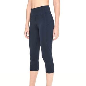 Lululemon In Movement Crop 19”, EUC